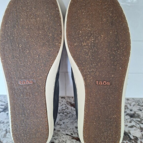 TAOS leather sneakers size 8M - Picture 9 of 9